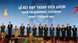 Lễ kết nạp thêm 13 nước vào ASEM.